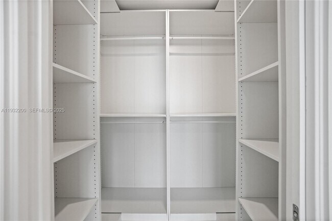 Building Photo - 700 NE 24th St