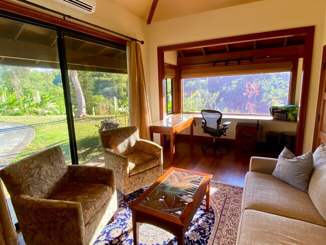 Building Photo - 630 E Kuiaha Rd