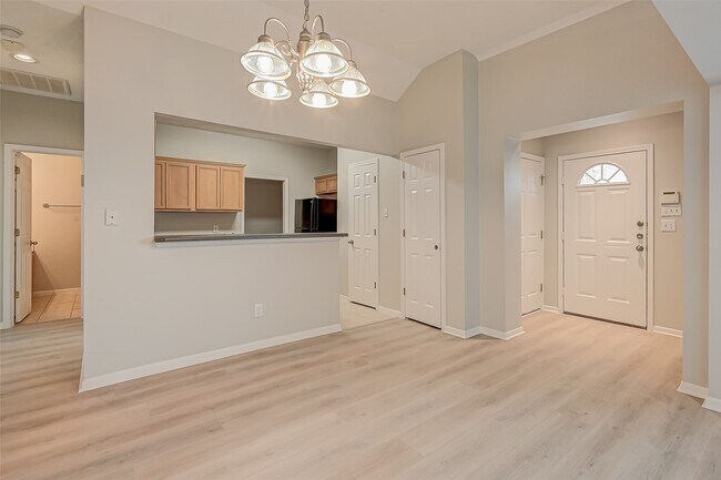 Building Photo - 717 Cedarwood Dr