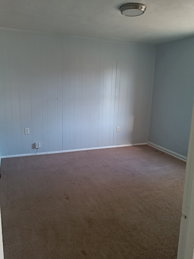 Building Photo - 415 E 35th St