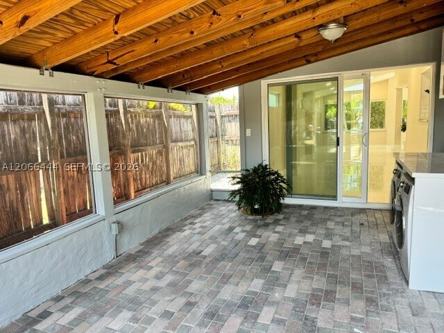 Building Photo - 1140 NE 183rd St