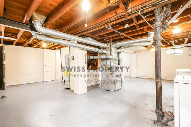 Building Photo - 1590 Vendome Dr S
