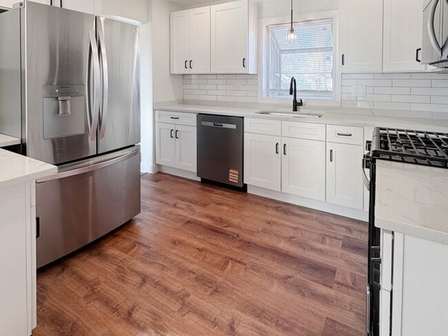 Building Photo - 9052 W 92nd St