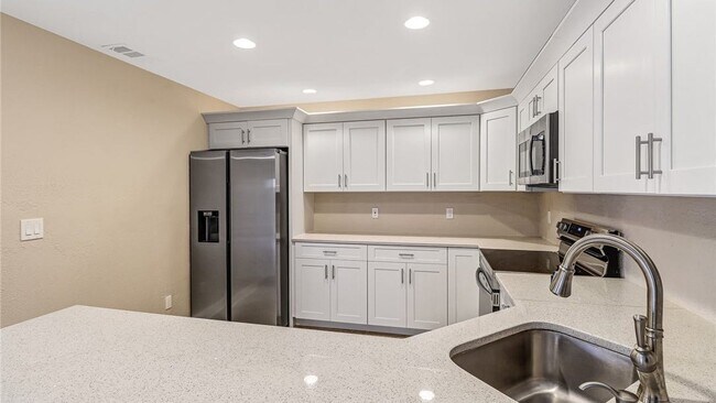 Building Photo - 6310 Royal Woods Dr
