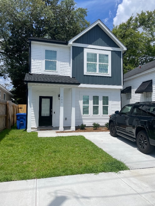 Building Photo - 104 S 11th St