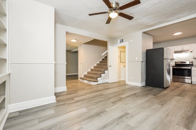 Building Photo - 1221 Azalea Ct