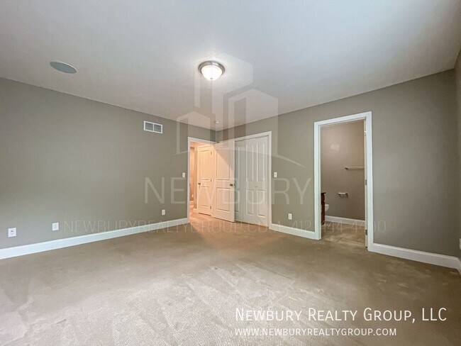 Building Photo - 147 Banksville Pl