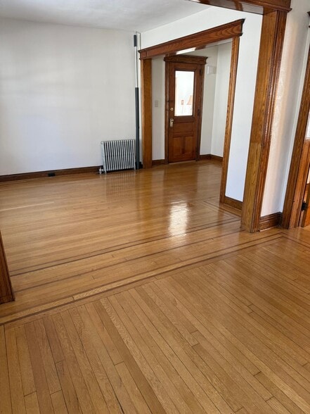 Building Photo - 119 Bremond St