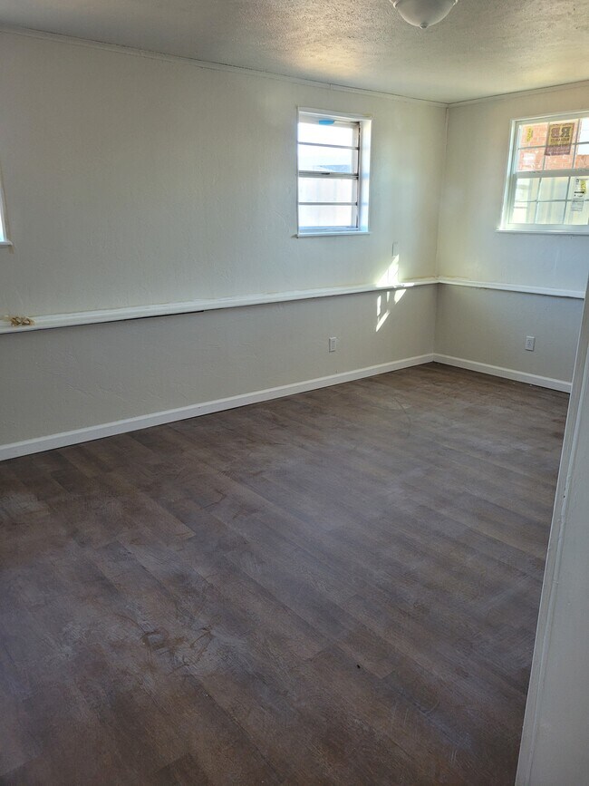 Building Photo - 8204 S Country Club Dr