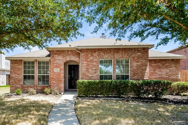 Building Photo - 1620 Logan Dr