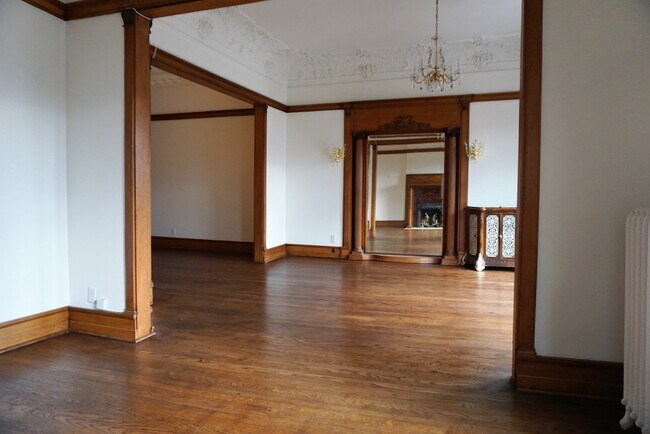 Building Photo - 544 W Fullerton Pkwy