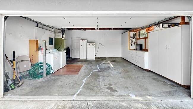 Building Photo - Light-Filled Home with Beautiful Garden & 2-Car Garage