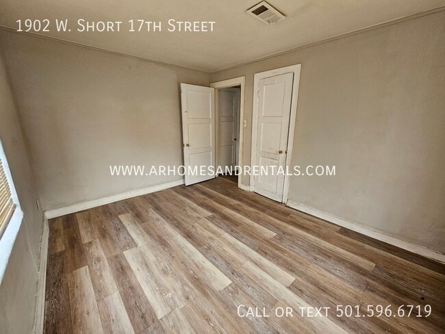 Building Photo - 1902 W Short 17th St