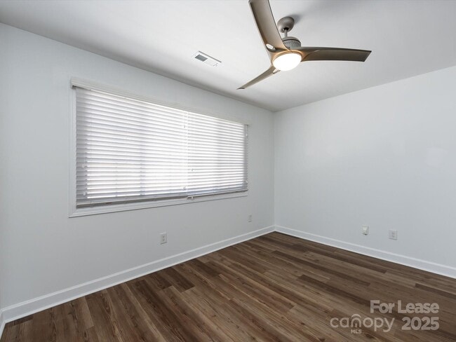 Building Photo - 1348 Green Oaks Ln