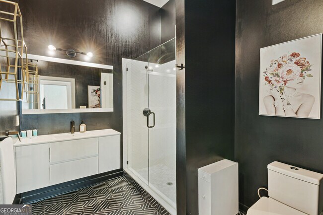 Building Photo - 208 12th St NE