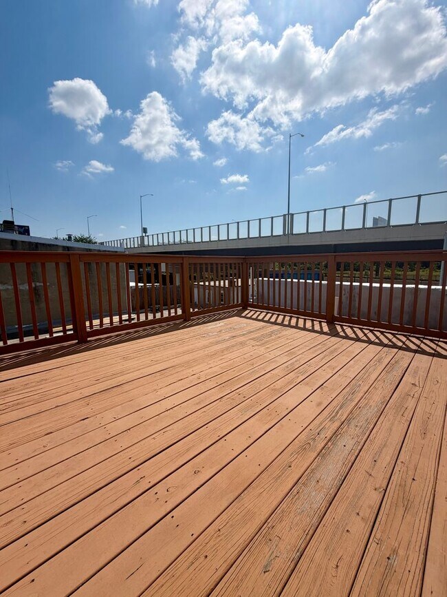 Building Photo - Stunning 1-Bed/1-Bath Apartment with Private Roof Deck and Parking Spot! Available NOW!
