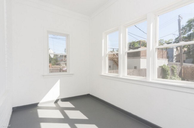 Building Photo - 3229 W Dickens Ave