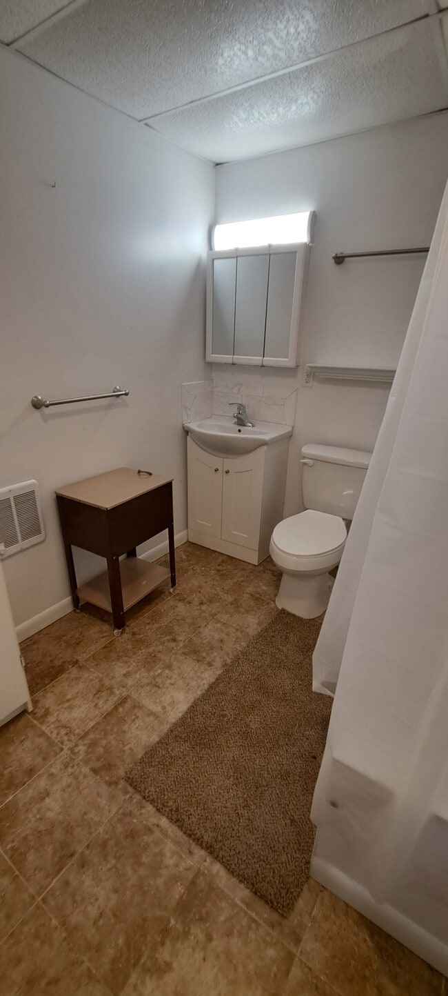 Building Photo - 102 Berwick Cir