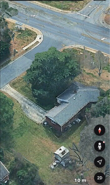 Building Photo - 701 Ashmore Dr