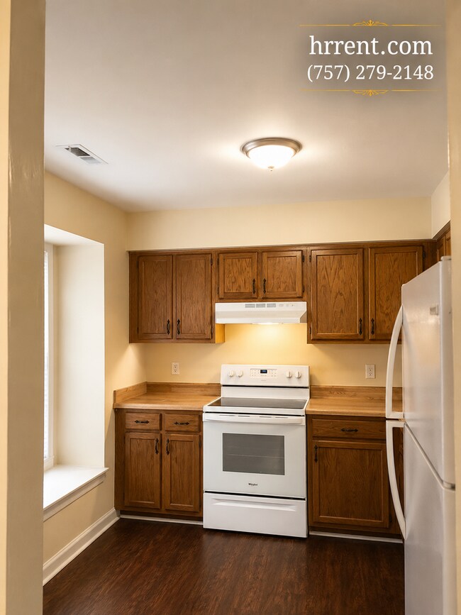 Building Photo - Amazing 3 Bedroom 2 Bathroom  Two-Story Single Family townhome located in the Nottingham-Westmore...