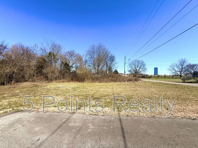 Building Photo - 2121 Bracey Cir