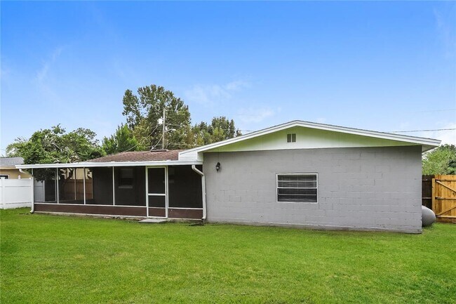 Building Photo - 6923 Yucatan Dr