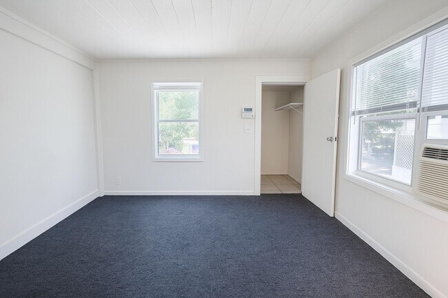 Building Photo - 605 33rd St