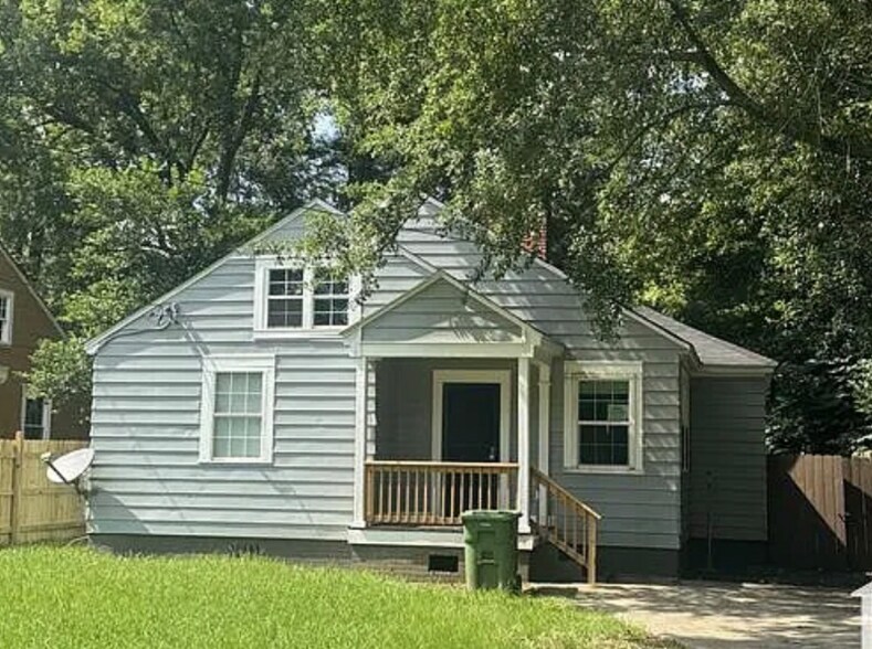 Primary Photo - 2219 Locust St