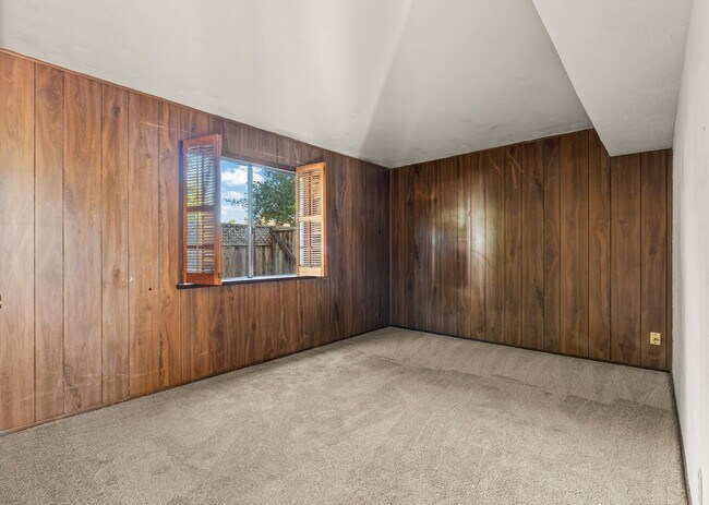 Building Photo - Penasquitas Drive Townhomes