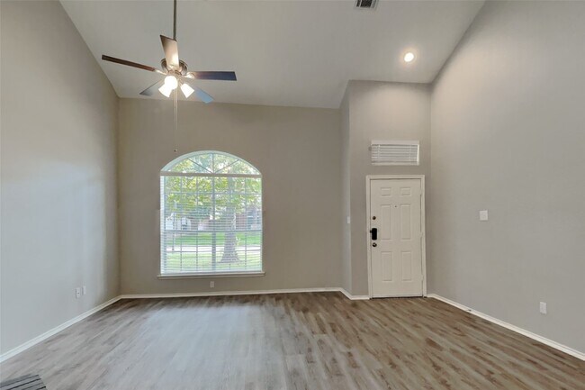 Building Photo - 16819 Kettle Creek Dr