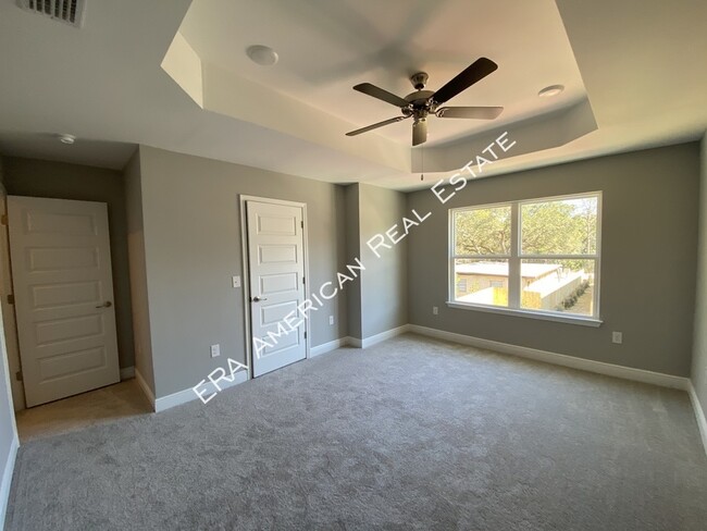 Building Photo - 1001 Grace Ln