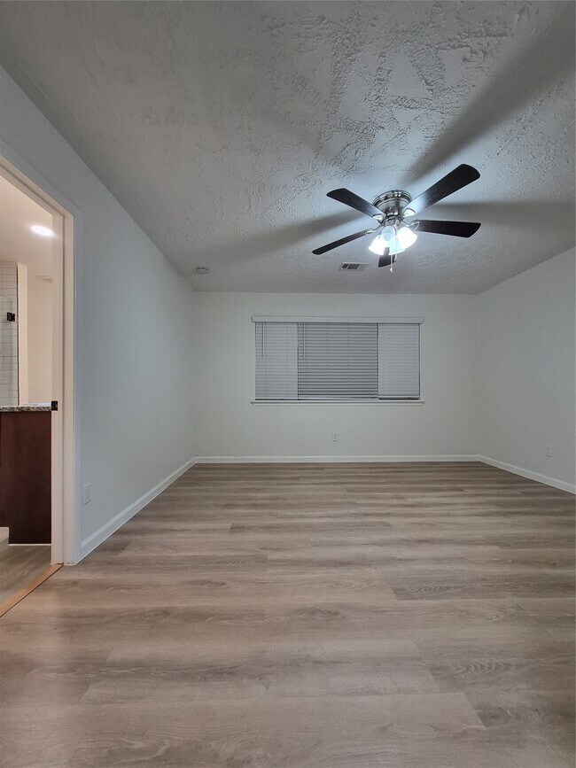 Building Photo - 3402 Cascadia Dr