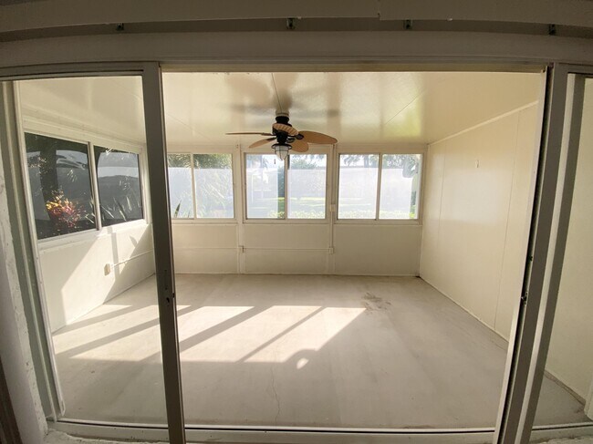 Building Photo - 1100 Boxwood Dr