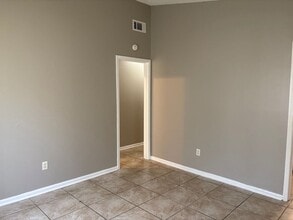 Building Photo - Newly Listed Home in Oakhaven