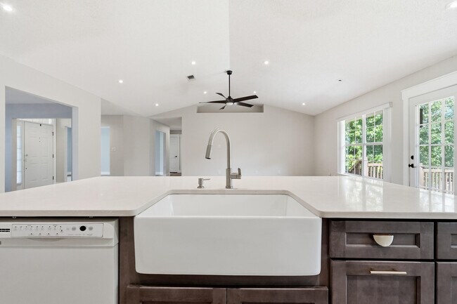 Building Photo - 4881 Traxx St