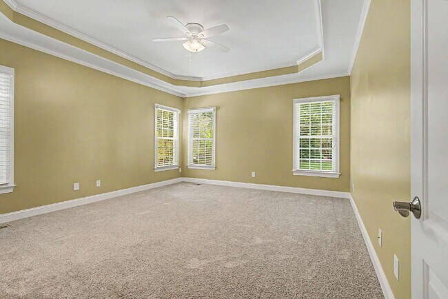 Building Photo - Spacious and Move-in Ready 4-Bedroom in Cary!