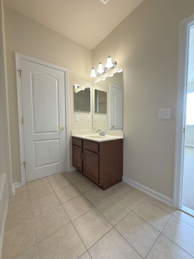 Building Photo - 3 Bedroom, 2.5 Bath, Loft, 2-Car Garage Ho...