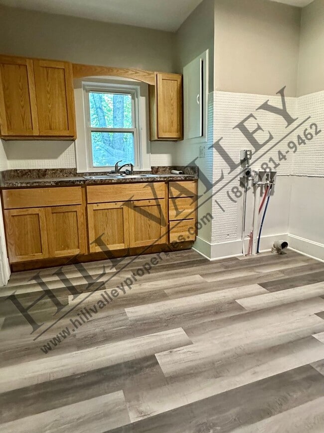 Building Photo - Three Bedroom Home