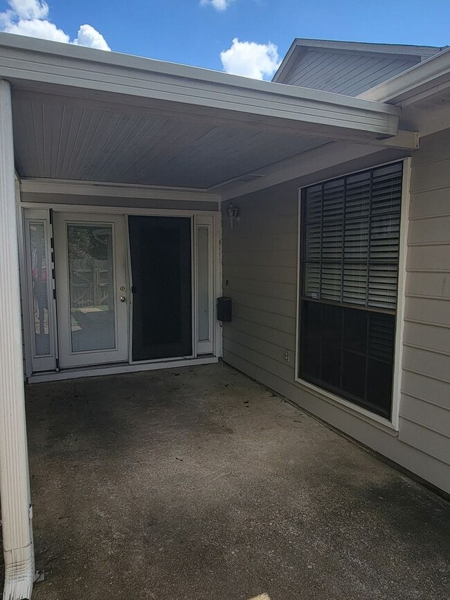 Building Photo - Adorable 2-Bedroom, 2-Bath Townhome Near A...