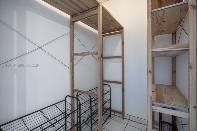 Building Photo - 495 W Park Dr