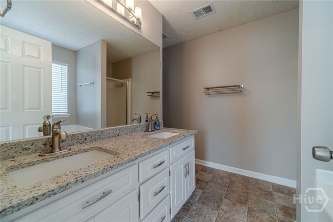 Building Photo - 670 Woodland Ridge Dr