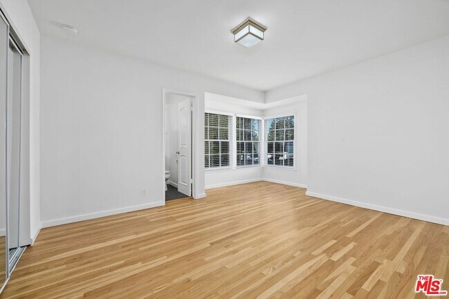 Building Photo - 9344 Valjean Ave