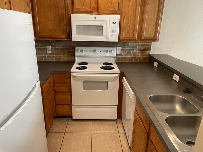 Building Photo - 741 White Dr