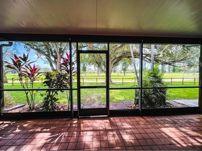 Building Photo - 10740 S Golfview Dr