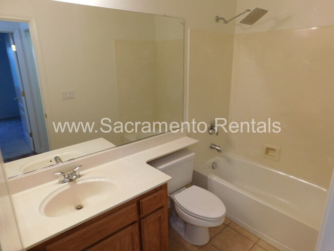 Building Photo - Very Nice Updated 4bd/3ba Rancho Cordova H...