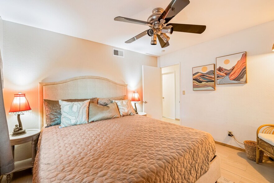 THIRD KING BEDROOM - 334 S Sierra Madre