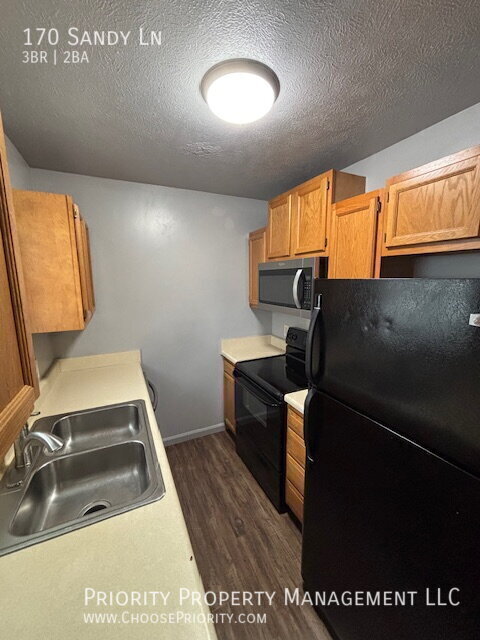 Building Photo - 170 Sandy Ln