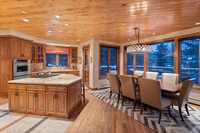 Building Photo - 395 Silverlode Dr