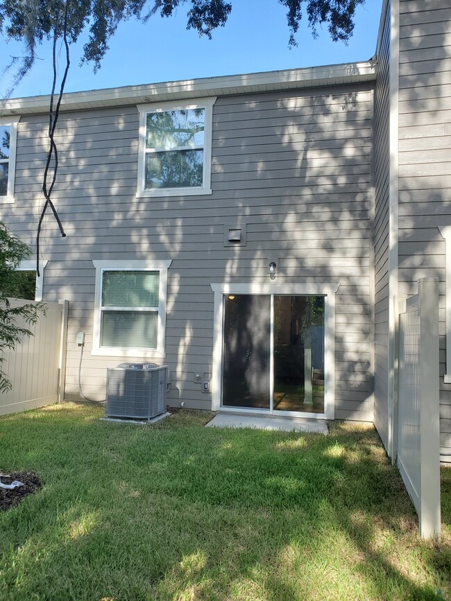 Building Photo - 6085 Greenland Rd