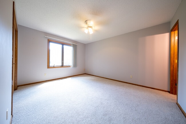 Building Photo - 17420 Barrington Ct